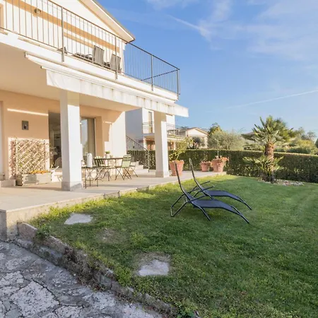 Bardolinolungolago Di Garda • Piscina • Parking דירה