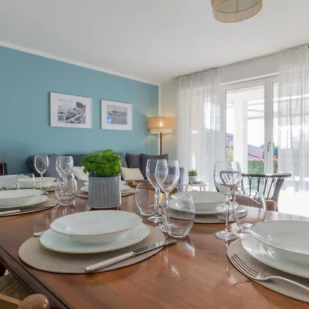 Bardolinolungolago Di Garda • Piscina • Parking