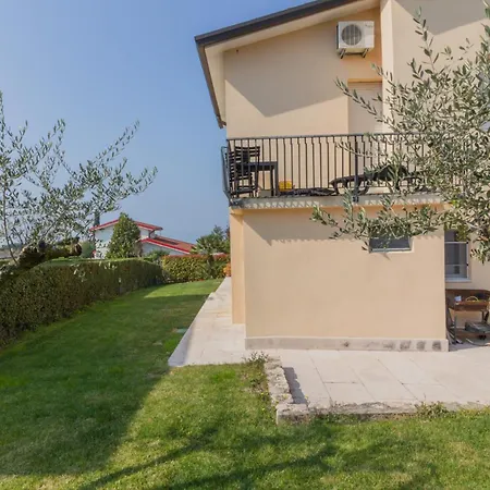 Bardolinolungolago Di Garda • Piscina • Parking Μπαρντολίνο